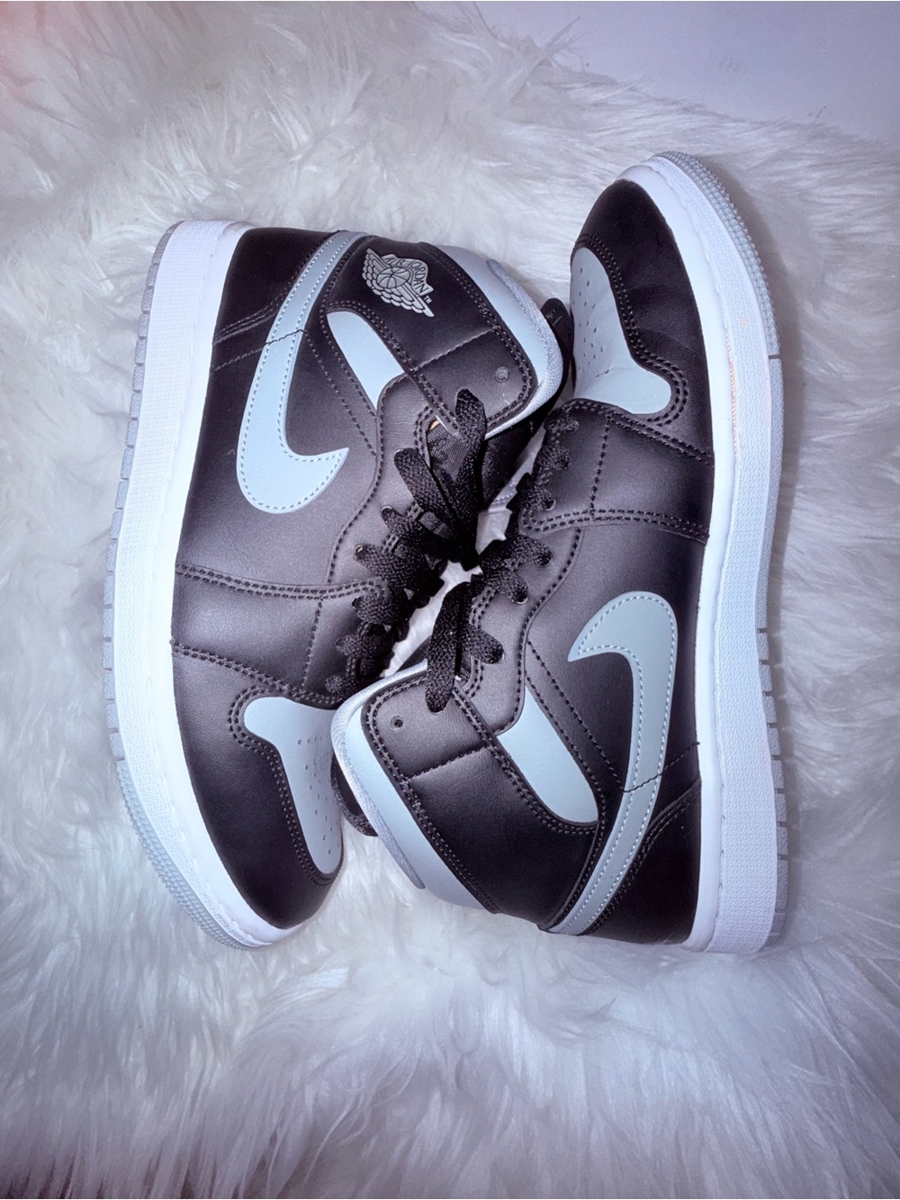 Jordan WMNS Air Jordan 1 Mid Black White Gray